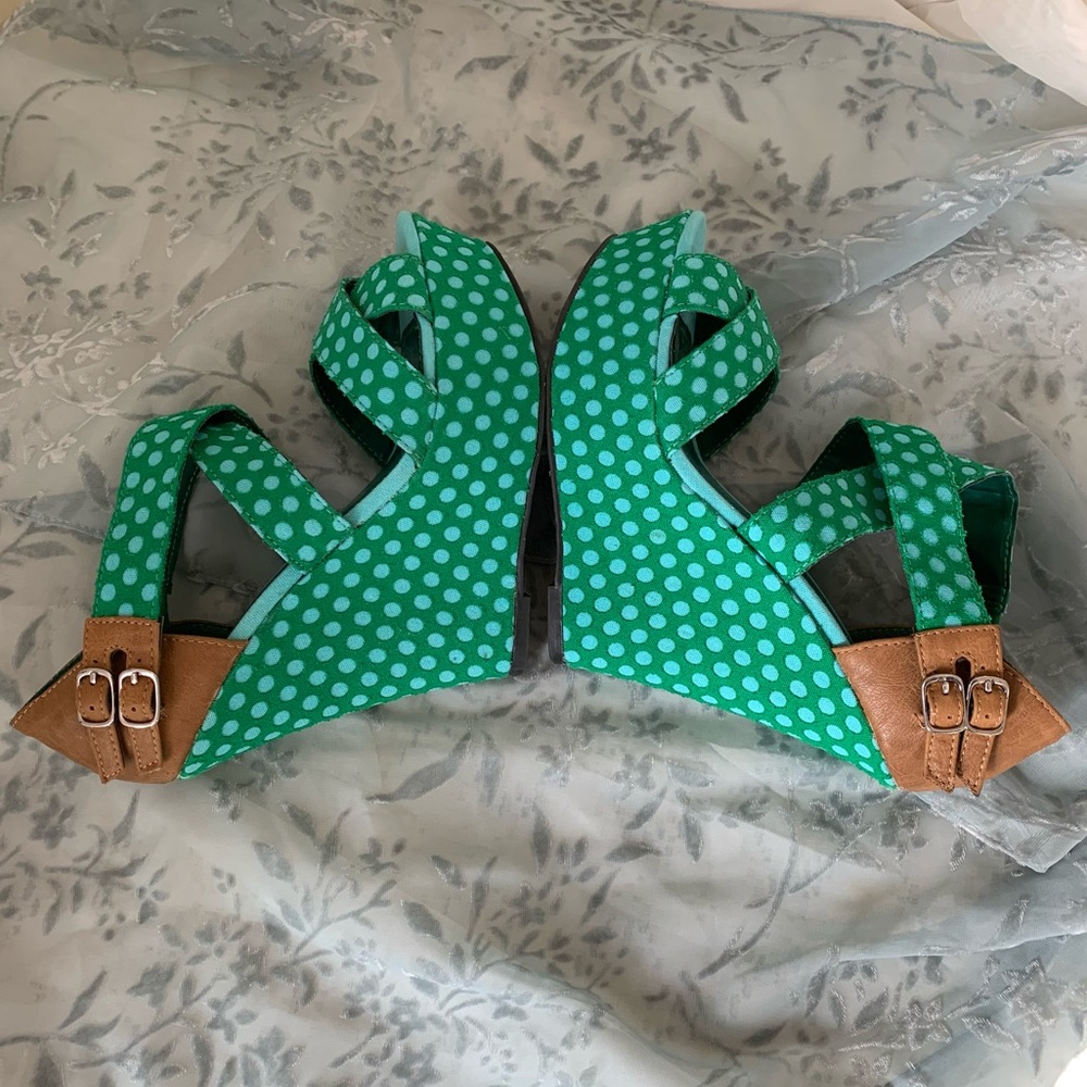 🍀 🌸 Qupid Polka Dot Strappy Wedge Sandal - Picture 5 of 14